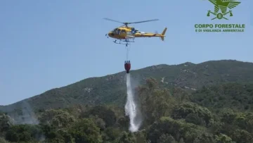 elicottero corpo forestale incendio