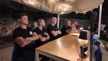 1 (17)